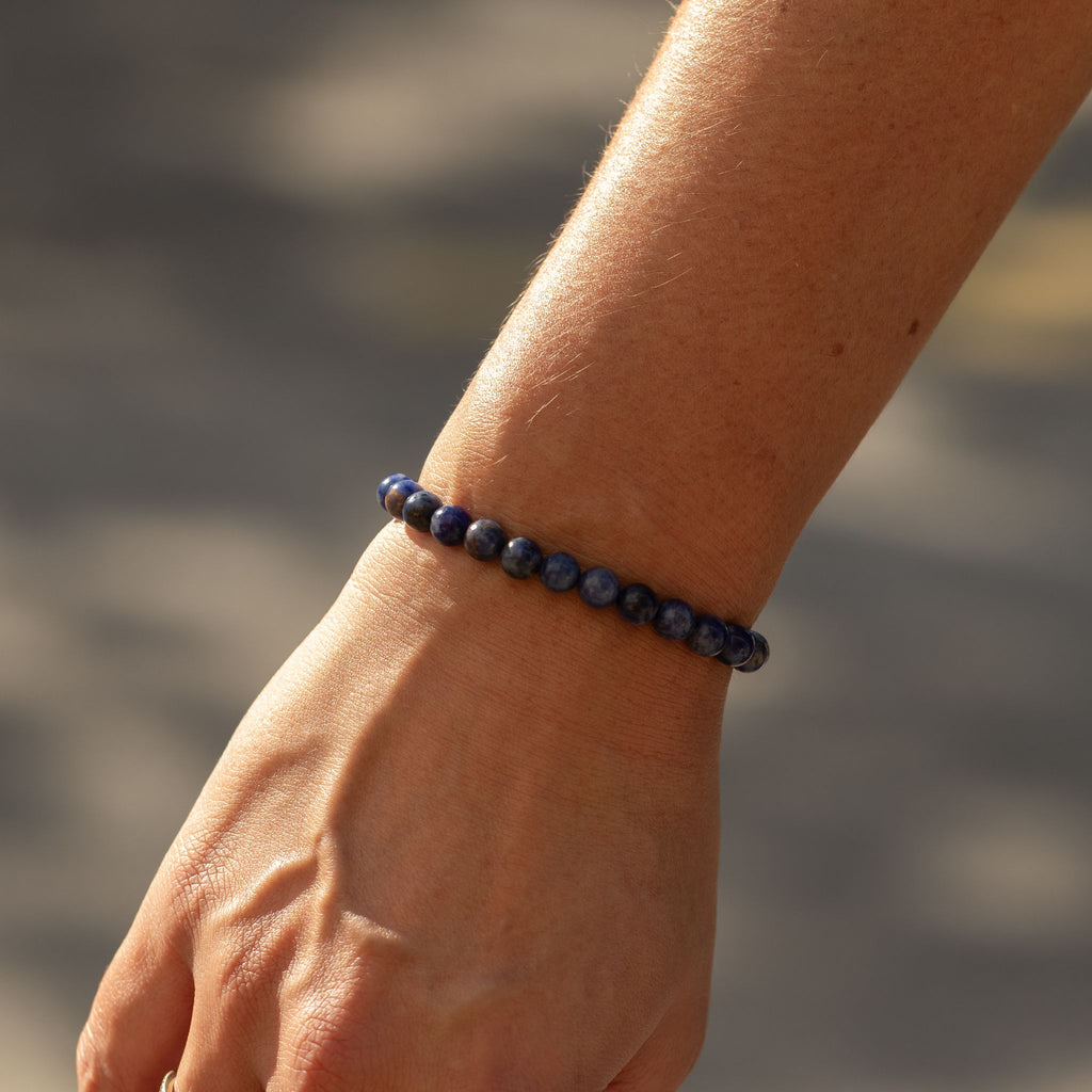 Petite Gemstone Bracelet – Sodalite – detail view