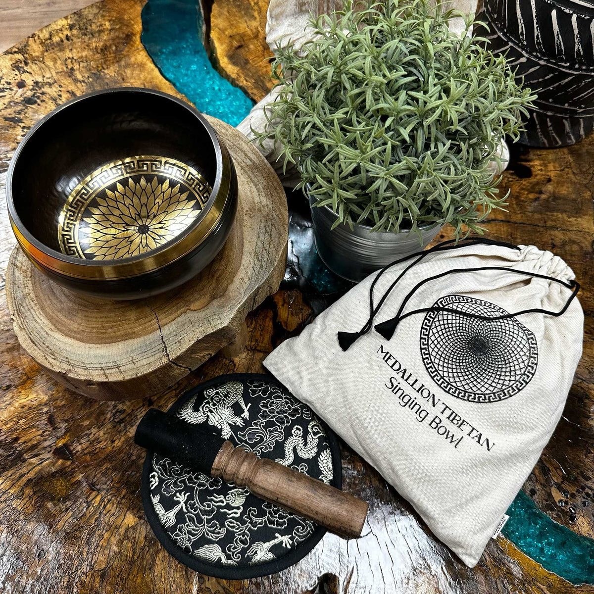 Singing Bowl Gift Set – Round Medallions · 14 cm – detail view