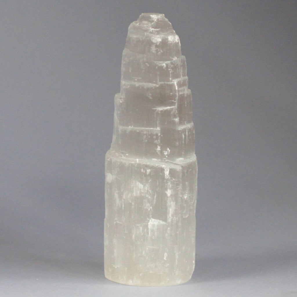 Selenite Tower – Natural · 15 cm – styled view