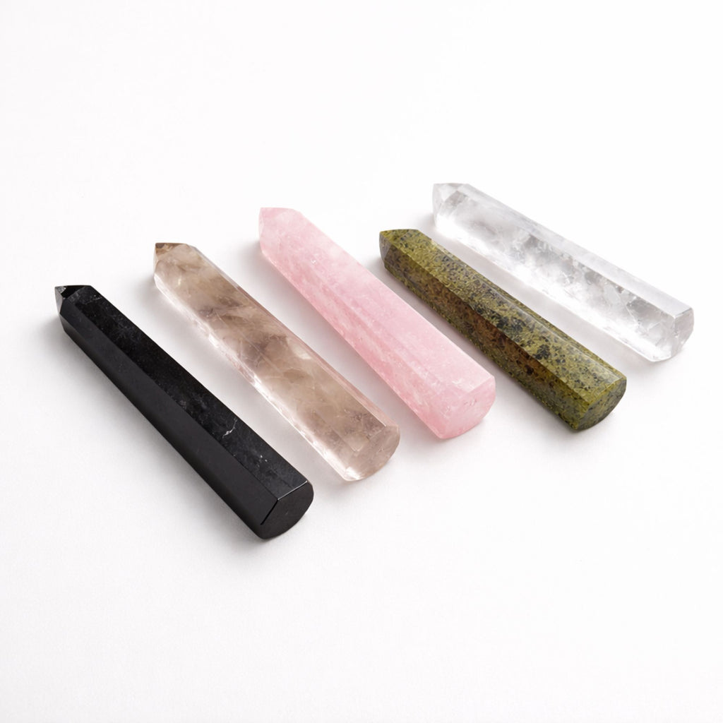 Obelisk Point – Rose Quartz · 11 cm – close-up