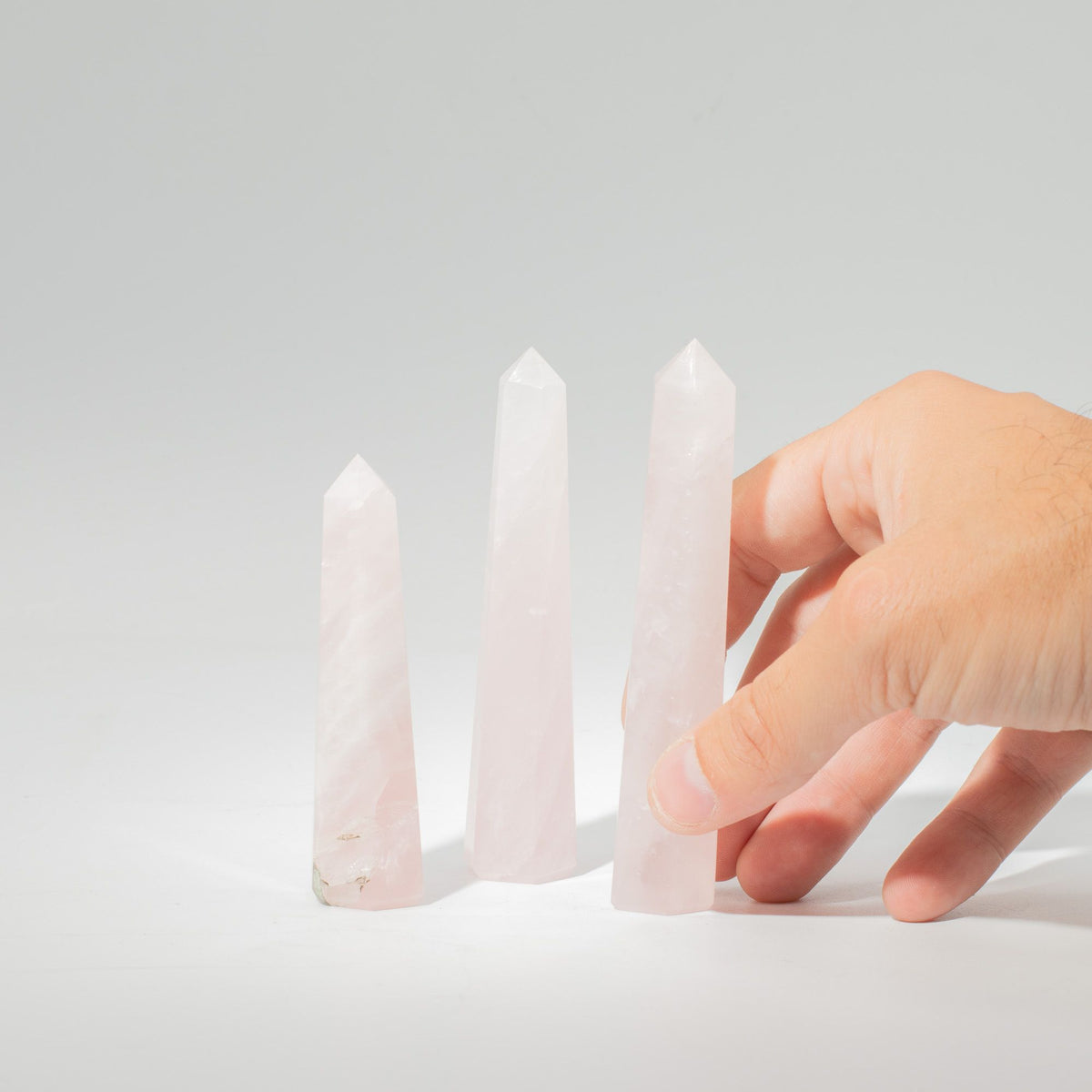 Obelisk Point – Rose Quartz · 11 cm – size view